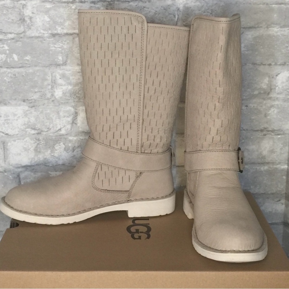 UGG Women's Light Tan Winter Boots
